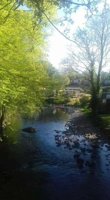 Stunning 3 Bed Riverside Cabin In Snowdonia Caeathro Ngoại thất bức ảnh